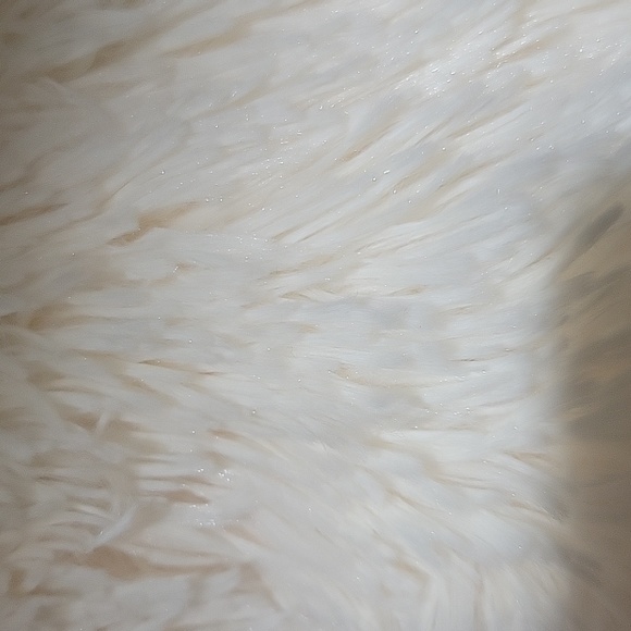 Faux fur vest - Picture 2 of 3